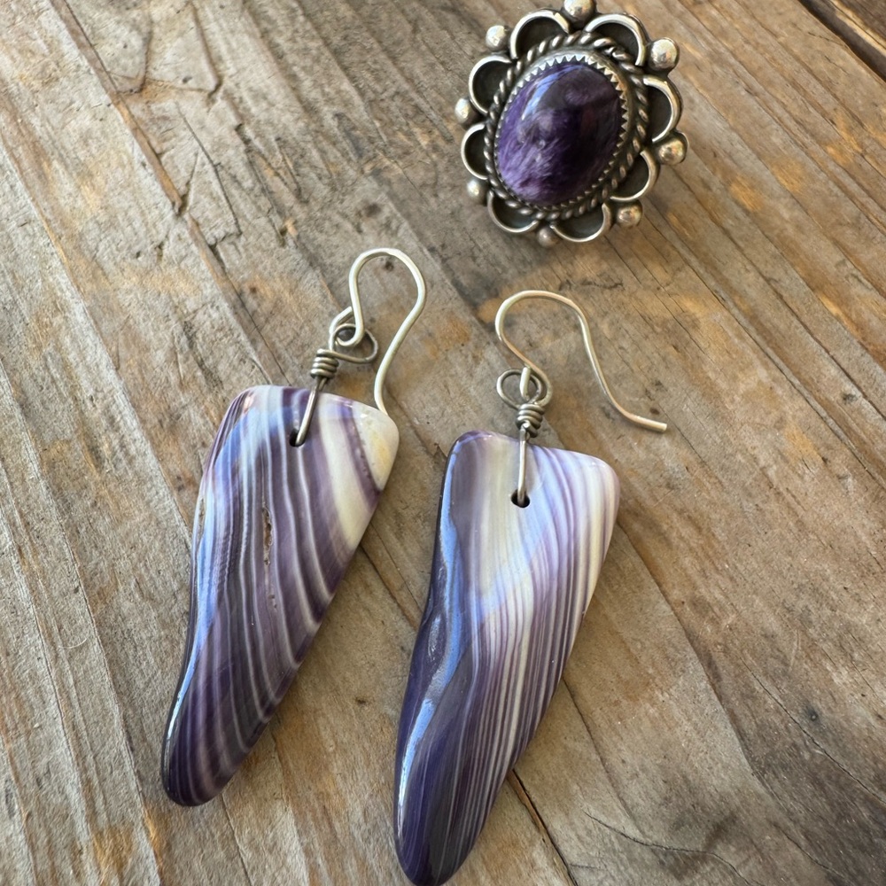 Native made Wampum Sterling ring and 2 pair large wampum dangle earrings. Sz 8